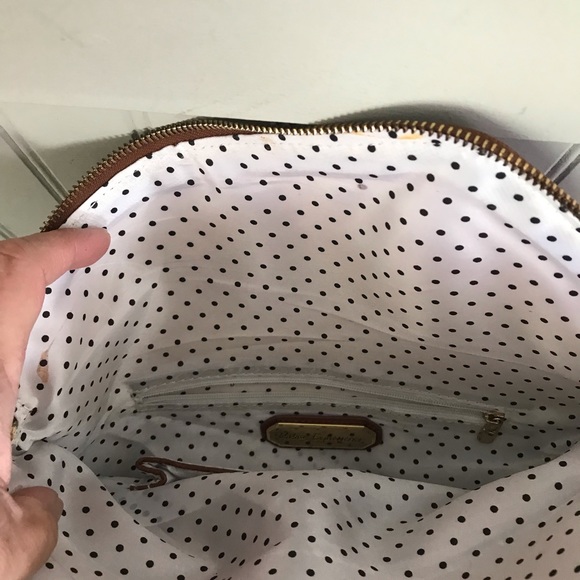 Urban Expression Clutch - Picture 4 of 6